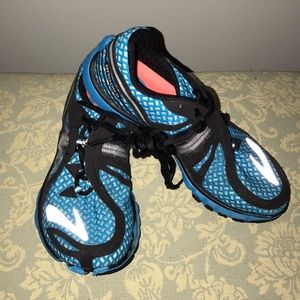 Women’s Brooks PureDrift running shoes